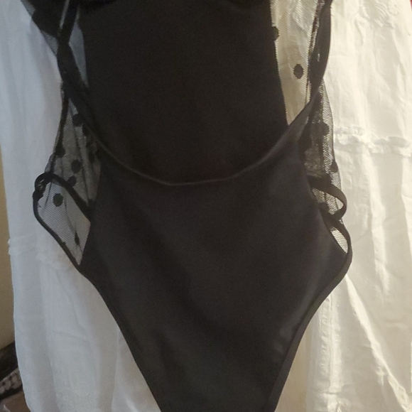 Size small wom. black netted sides 1 piece polka - Picture 7 of 10
